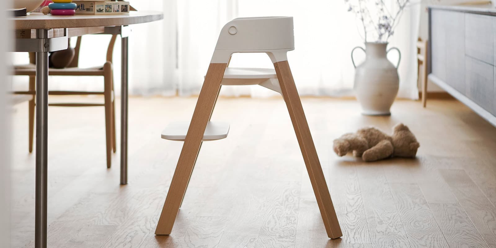 White Seat with Natural Legs Stokke Steps Chair 