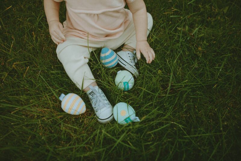 Pebble Easter Egg in Yellow Stripe