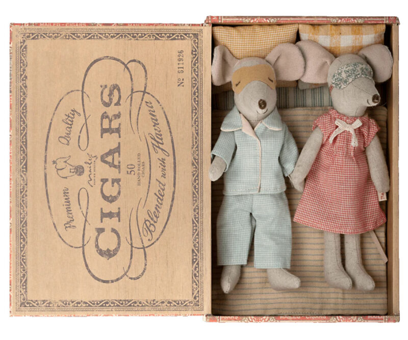 Maileg Mum and Dad Mouse in Cigar Box 2022