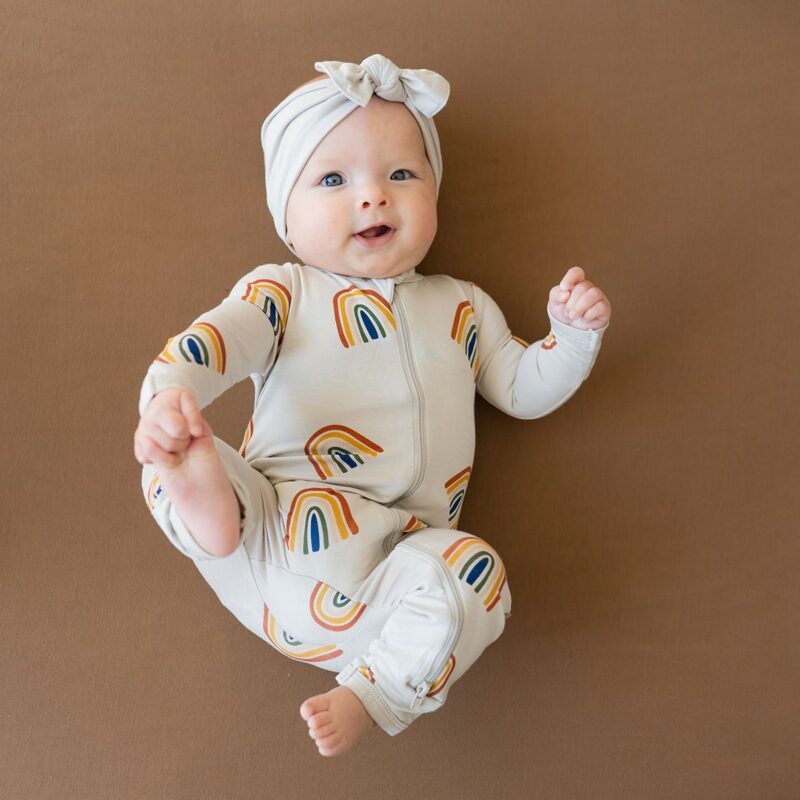 https://www.blossom.baby/wp-content/uploads/2022/11/RO-Zipper-Romper-Wholesale-Rainbow-1-min-800x800.jpg