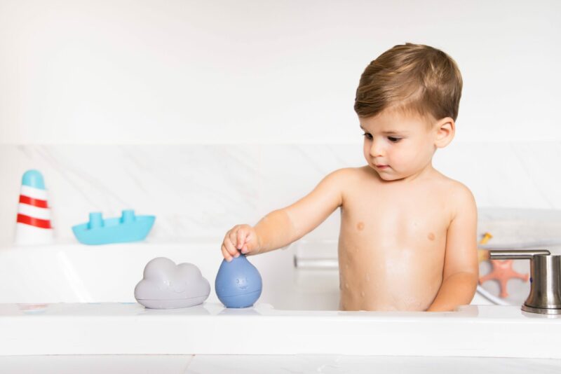 Modern Cloud & Droplet Bath Toys from Ubbi