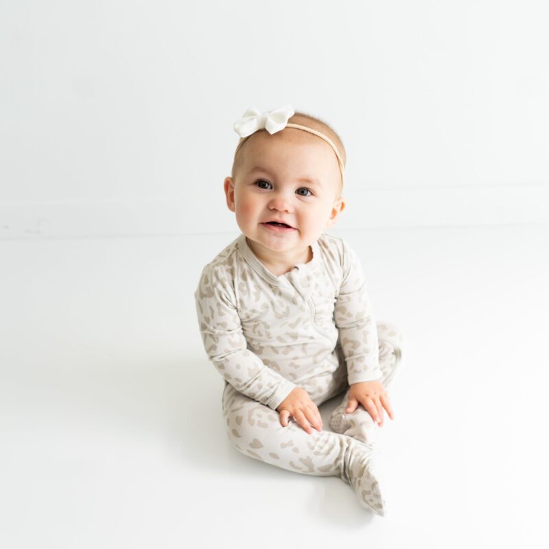 Kyte BABY Zippered Footie in Oat Leopard 