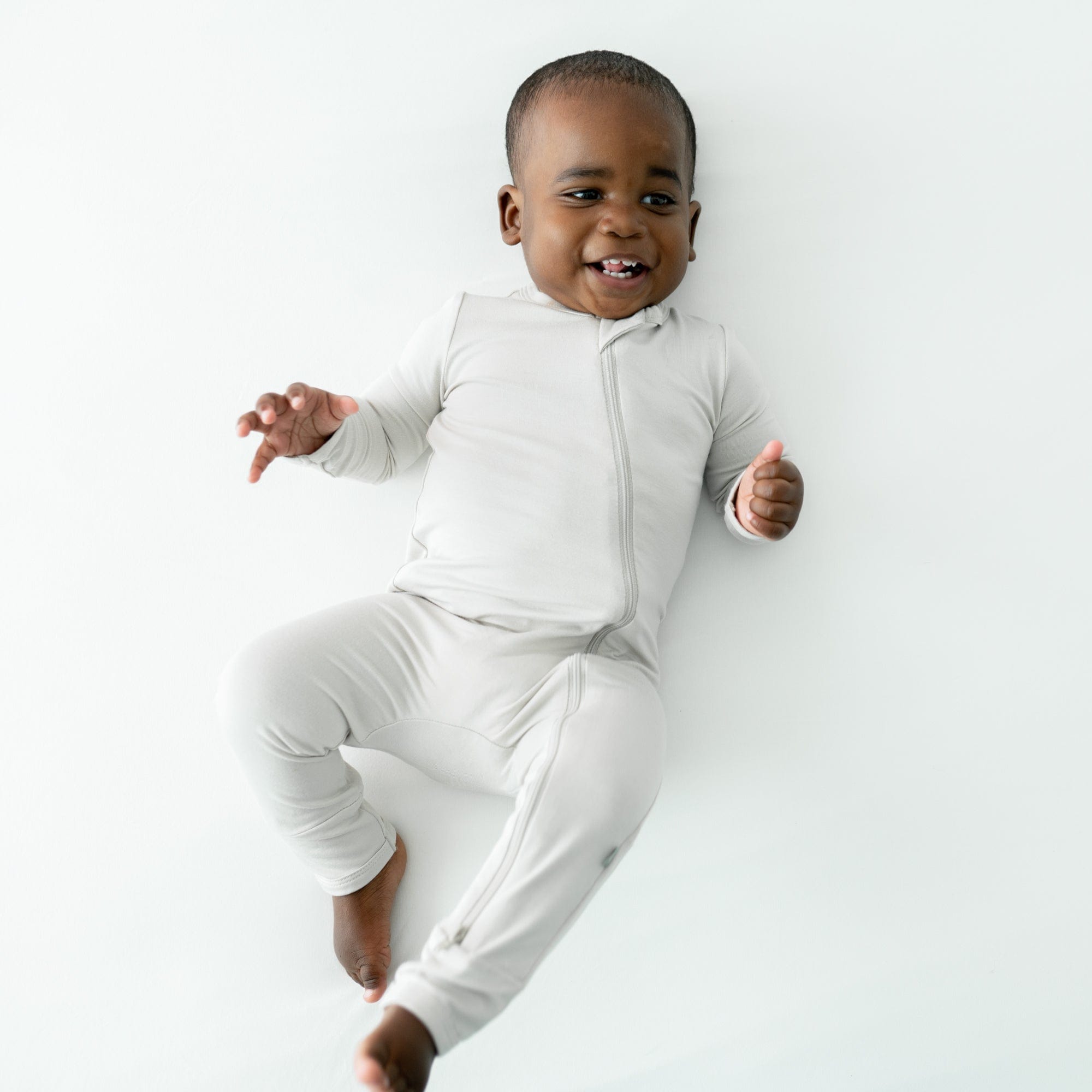 Kyte Baby Zippered Romper in Oat