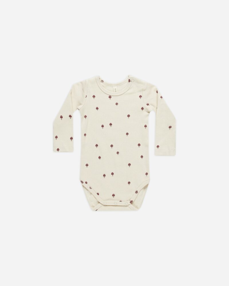 Quincy Mae Ribbed Long Sleeve Bodysuit In Mushrooms