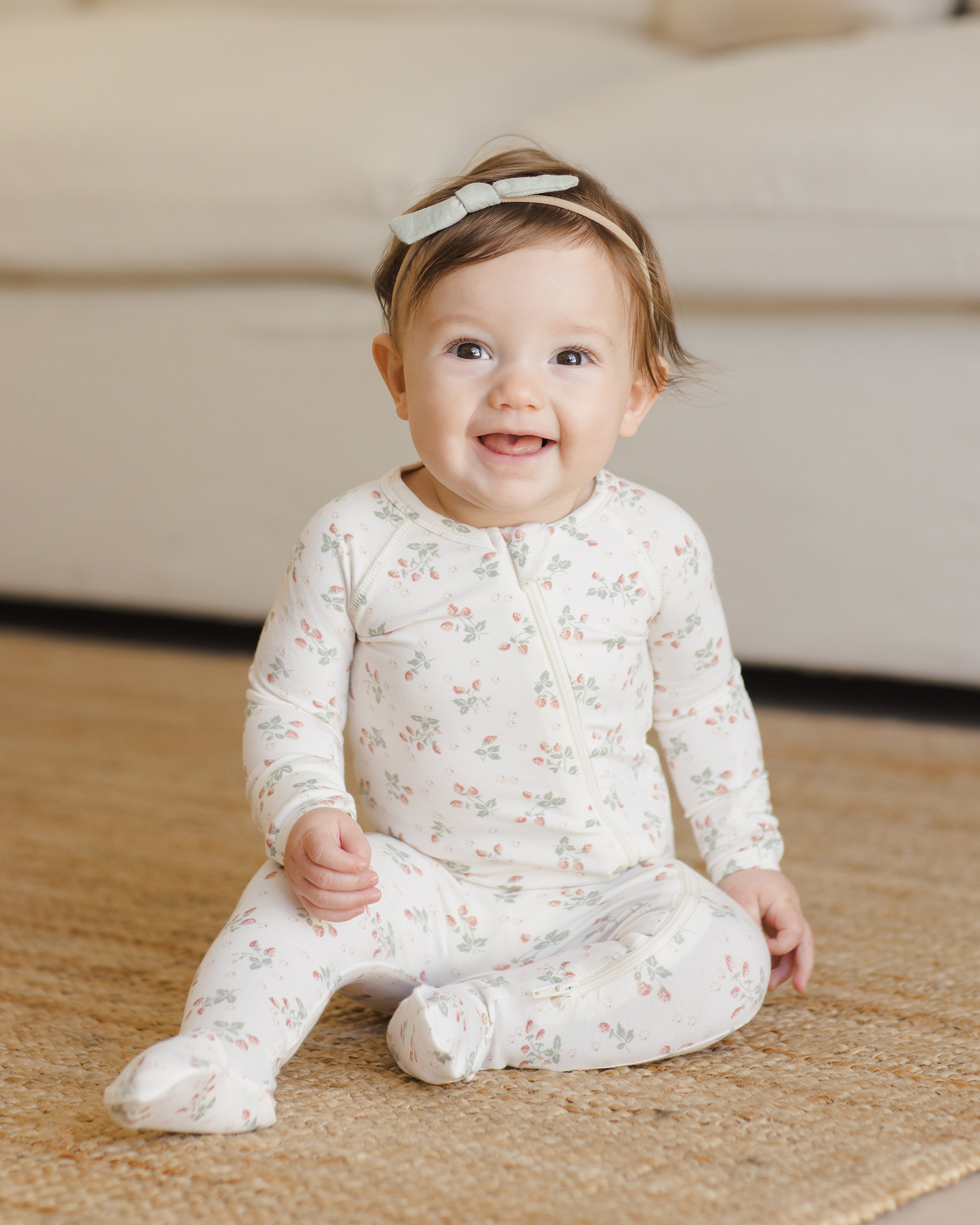 Quincy Mae Bamboo Zip Footie In Strawberries