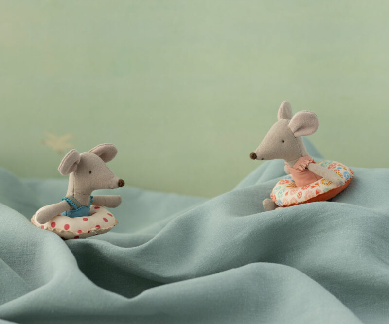 Little Sister Beach Mouse With Flower Float made by Maileg