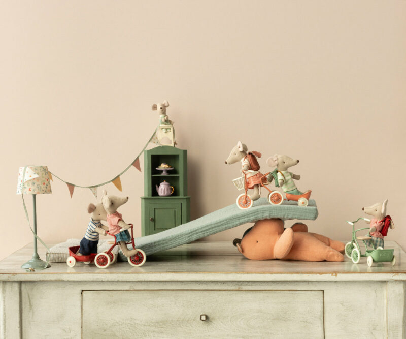 Mouse Abri à Tricycle in Coral from Maileg