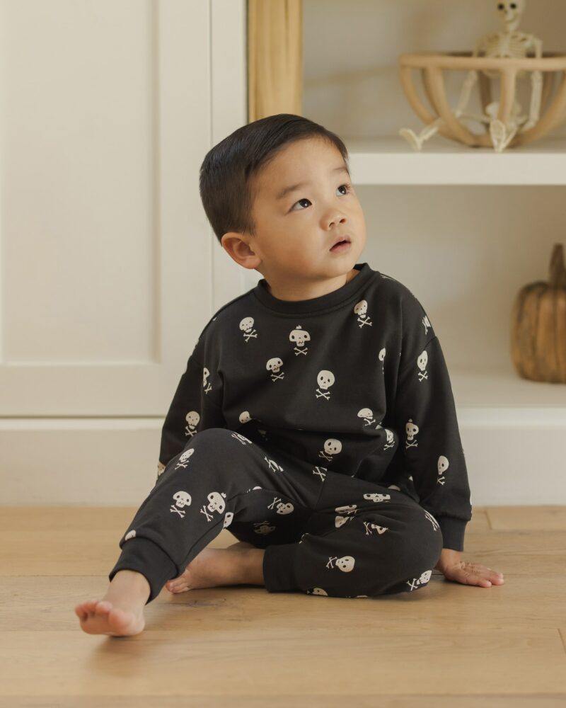 Quincy Mae Relaxed Fleece Sweatpant In Crossbones