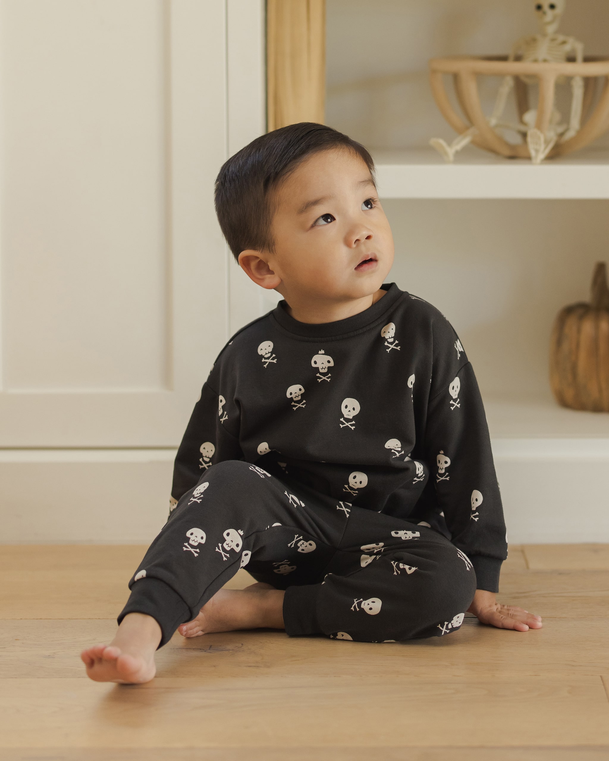 Quincy Mae Relaxed Fleece Sweatpant In Crossbones