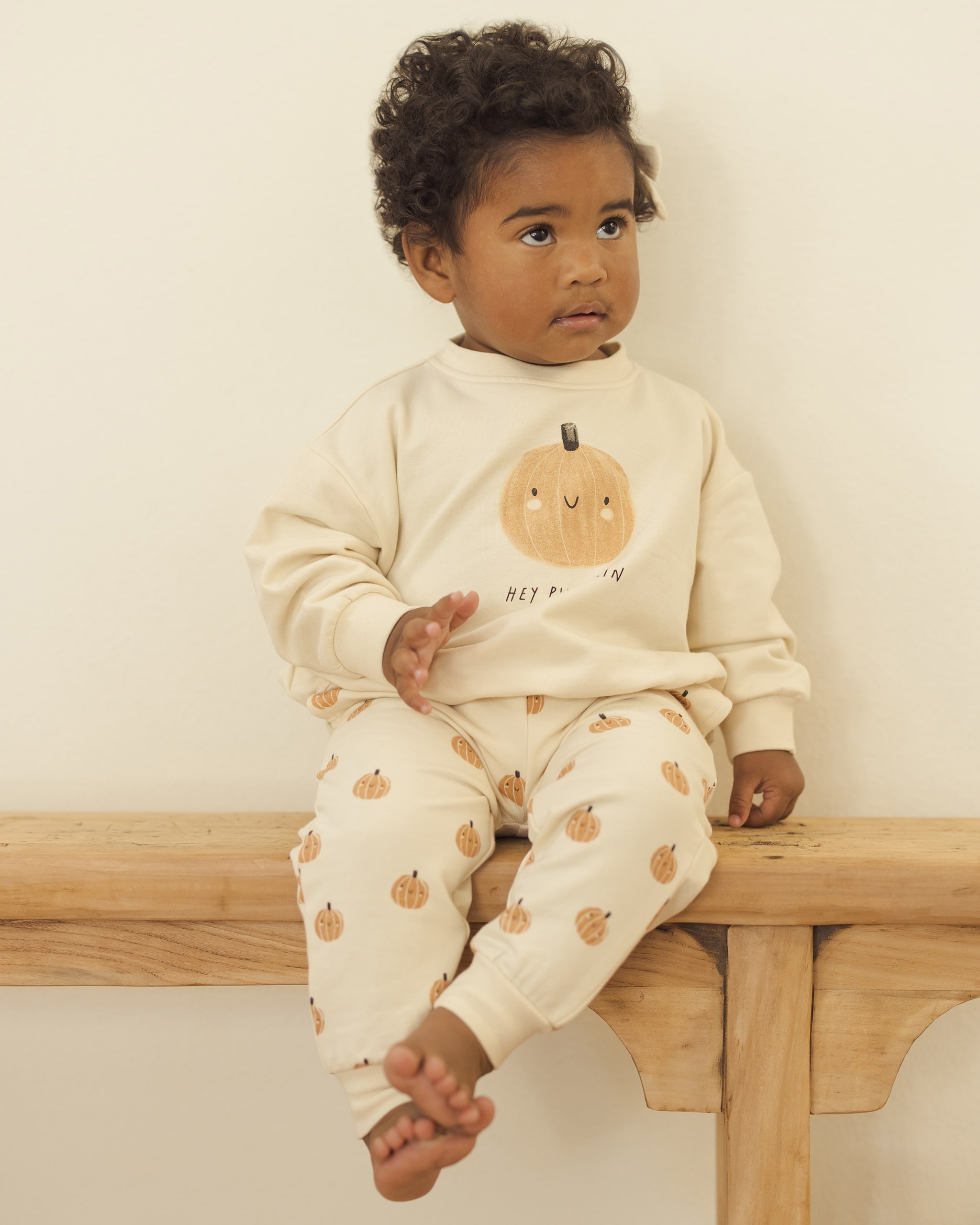 Quincy Mae Relaxed Fleece Sweatpant In Smiley Pumpkins
