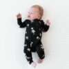 Kyte BABY Zippered Romper in Small Midnight Magnolia Kyte BABY Zippered Romper in Small Midnight Magnolia