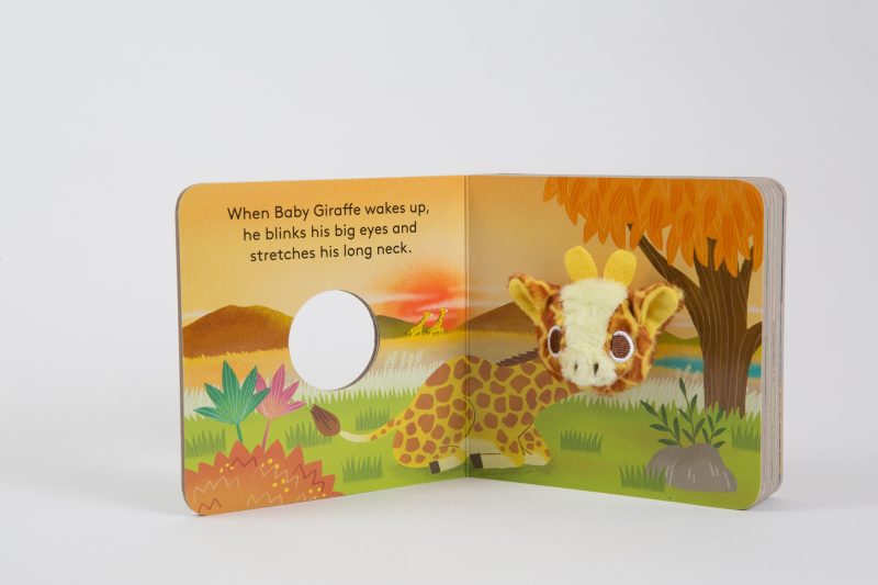 Baby Giraffe: Finger Puppet Book made by Chronicle Books Baby Giraffe: Finger Puppet Book made by Chronicle Books