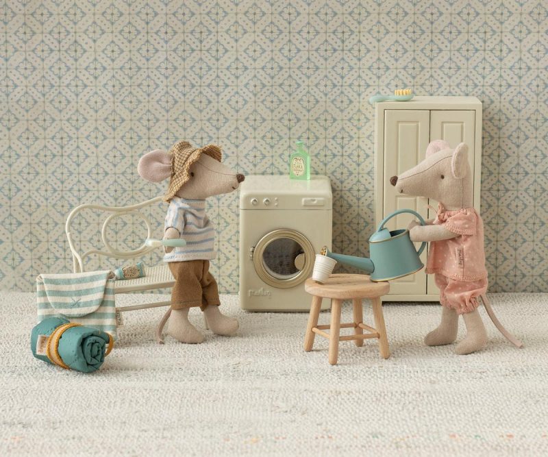 Washing Machine for Mouse in Off White Washing Machine for Mouse in Off White
