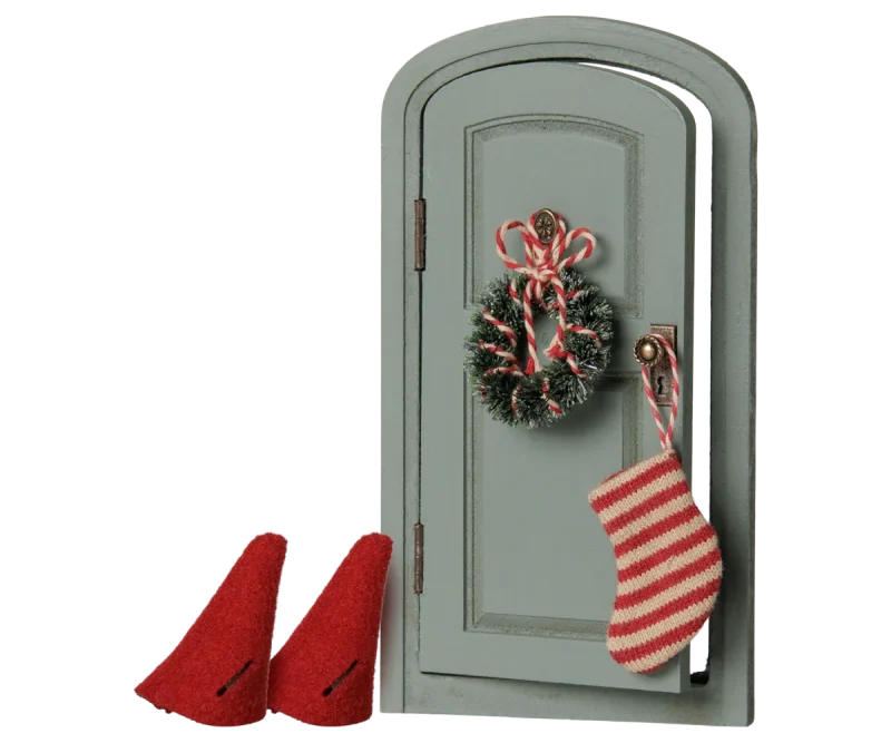 COLOURBOX72070428_2048x Christmas door set, Mouse