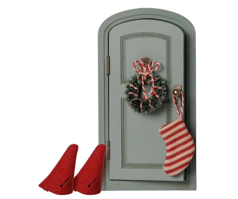 COLOURBOX72070430_2048x Christmas door set, Mouse