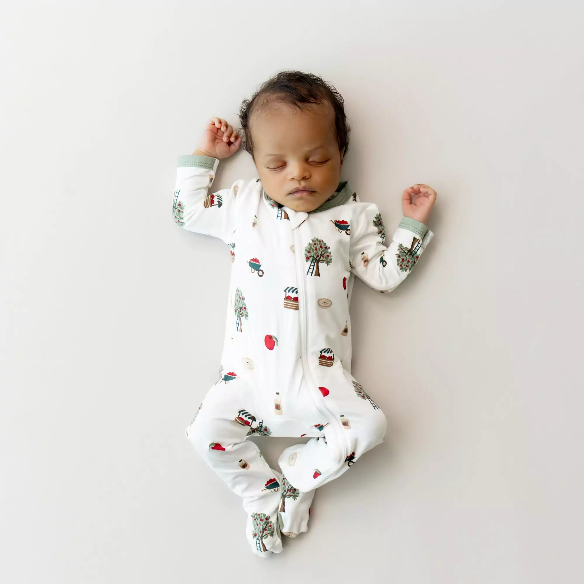 Kyte BABY Zippered Footie in Apple Orchard