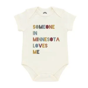 Emerson and Friends Someone in MN Loves Me Minnesota Baby Gifts Cotton Onesie Emerson and Friends Someone in MN Loves Me Minnesota Baby Gifts Cotton Onesie
